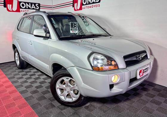HYUNDAI TUCSON 2.0 MPFI GLS 16V 143CV 2WD GASOLINA 4P AUTOMÁTICO HYUNDAI TUCSON 2.0 MPFI GLS 16V 143CV 2WD GASOLINA 4P AUTOMÁTICO